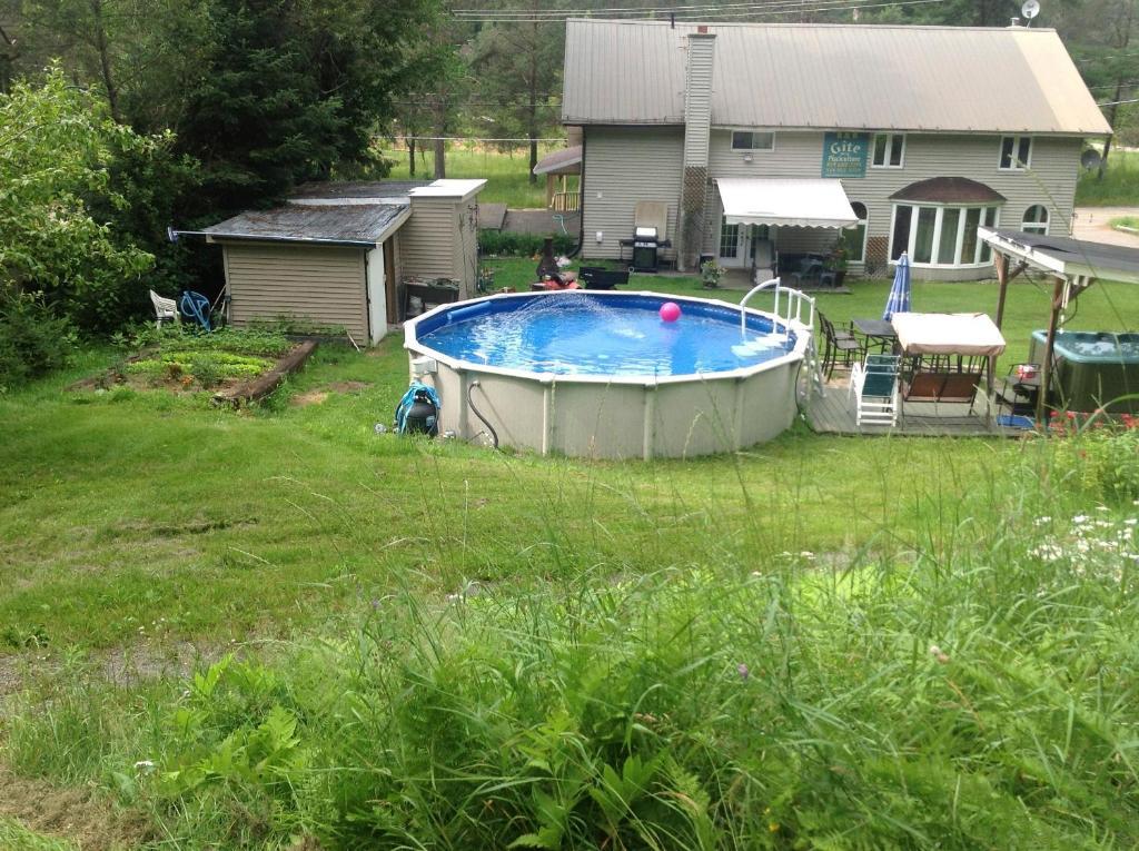 Gite De La Pisciculture Bed and Breakfast Saint-Faustin-Lac-Carre Eksteriør billede